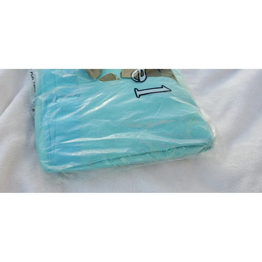 Jewel Blanket Twin or Double 72X84 Teal NOS W/O Tags Rip In Plastic Vintage